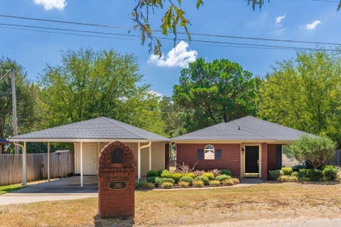 Homes For Sale - 2811 Birdwell Ln<br/> Gregg County, Longview, TX 75605
