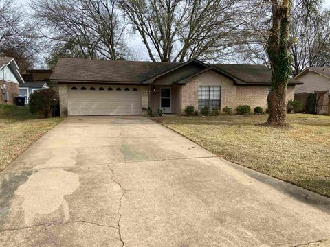 Homes For Sale - 904 Victoria Dr<br/> Longview, TX 75604