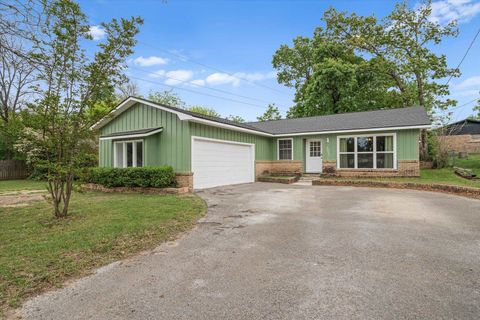 Homes For Sale - 3021 Williamsburg Dr<br/> Tyler, TX 75701