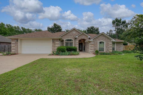 Homes For Sale - 205 Heritage Ct<br/> Lindale, TX 75771
