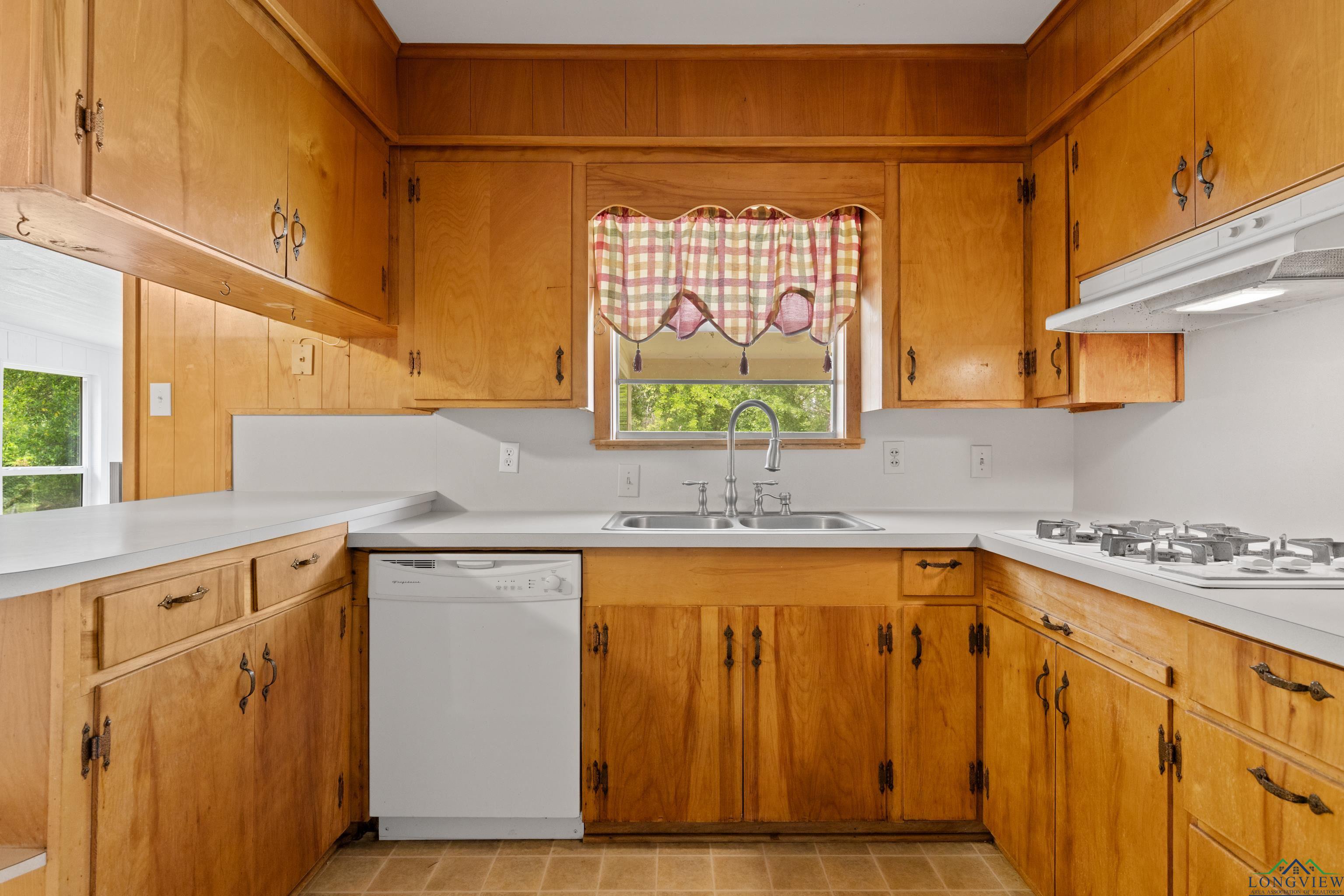 10870 S Main St, Overton, Texas image 10