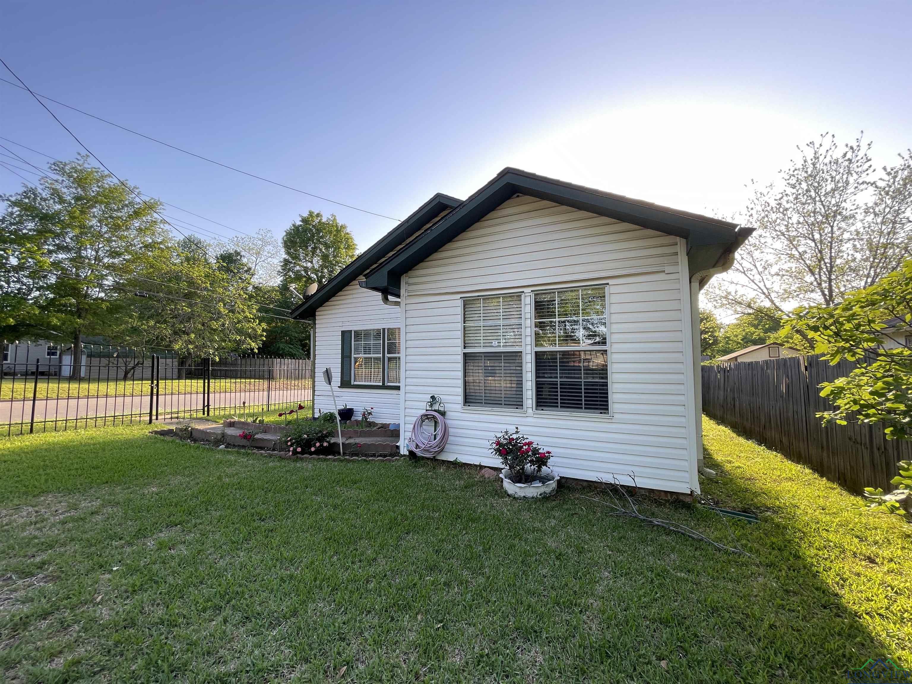 1715 Holly St, Longview, Texas image 2