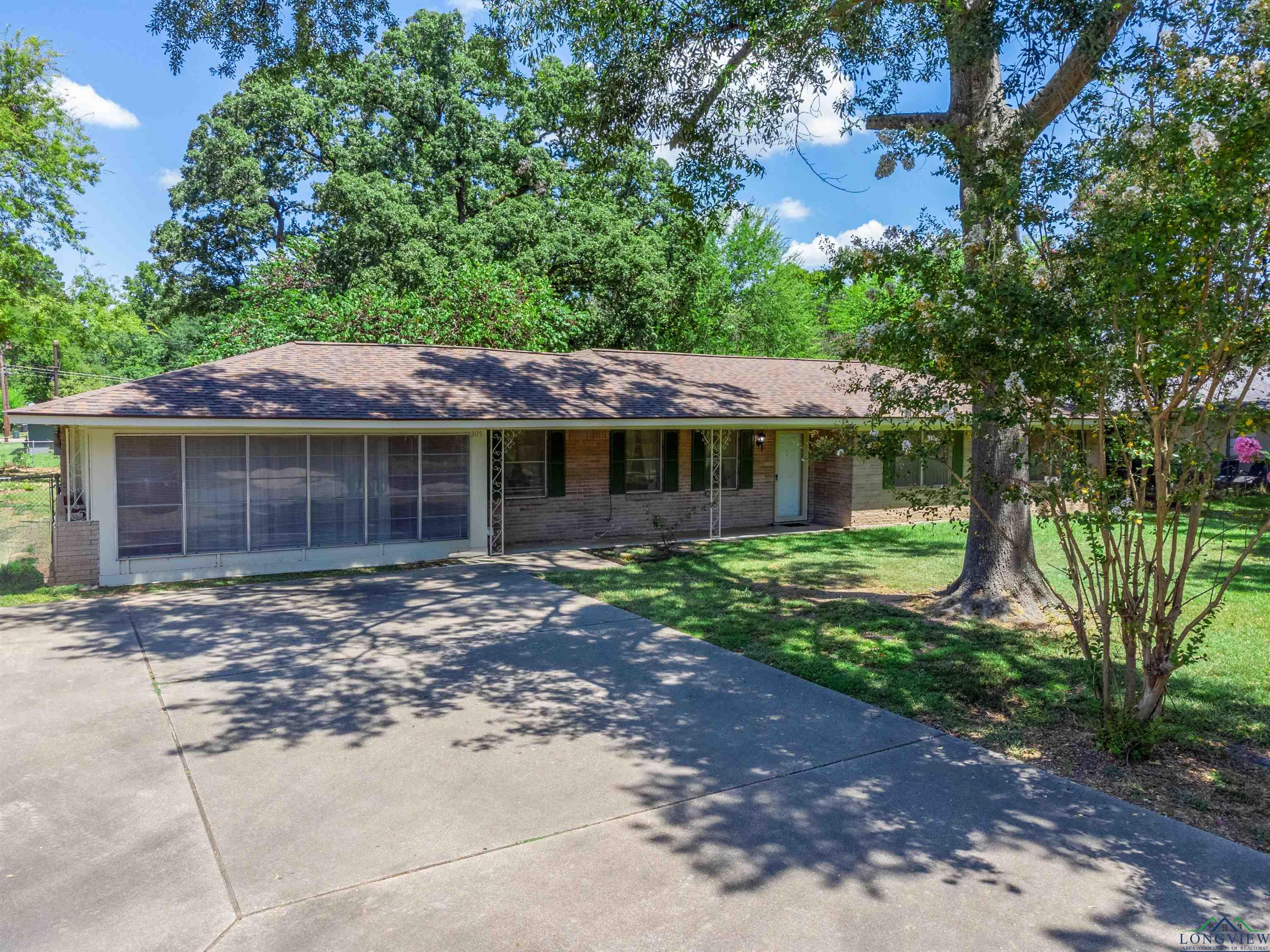 305 Evergreen St, Longview, Texas image 2