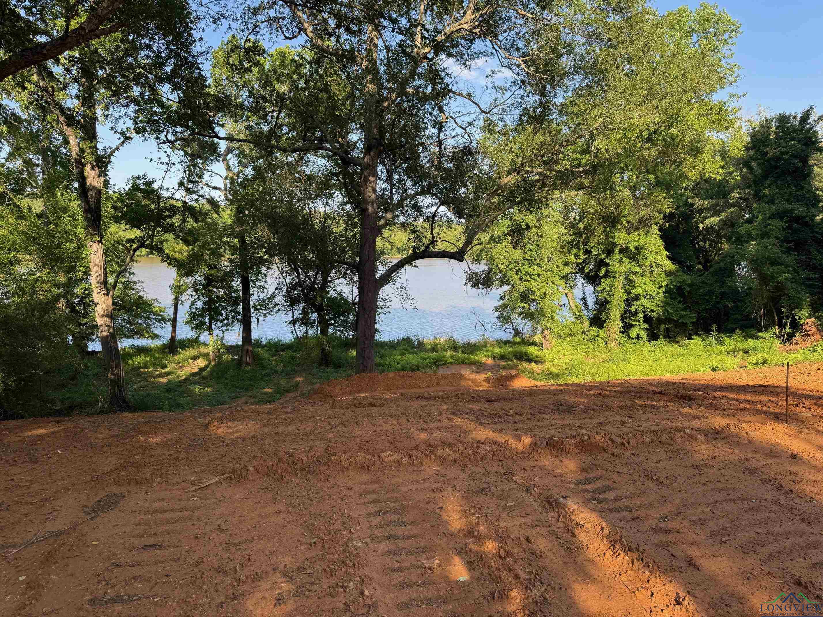 656 N Lake Dr, Gladewater, Texas image 4