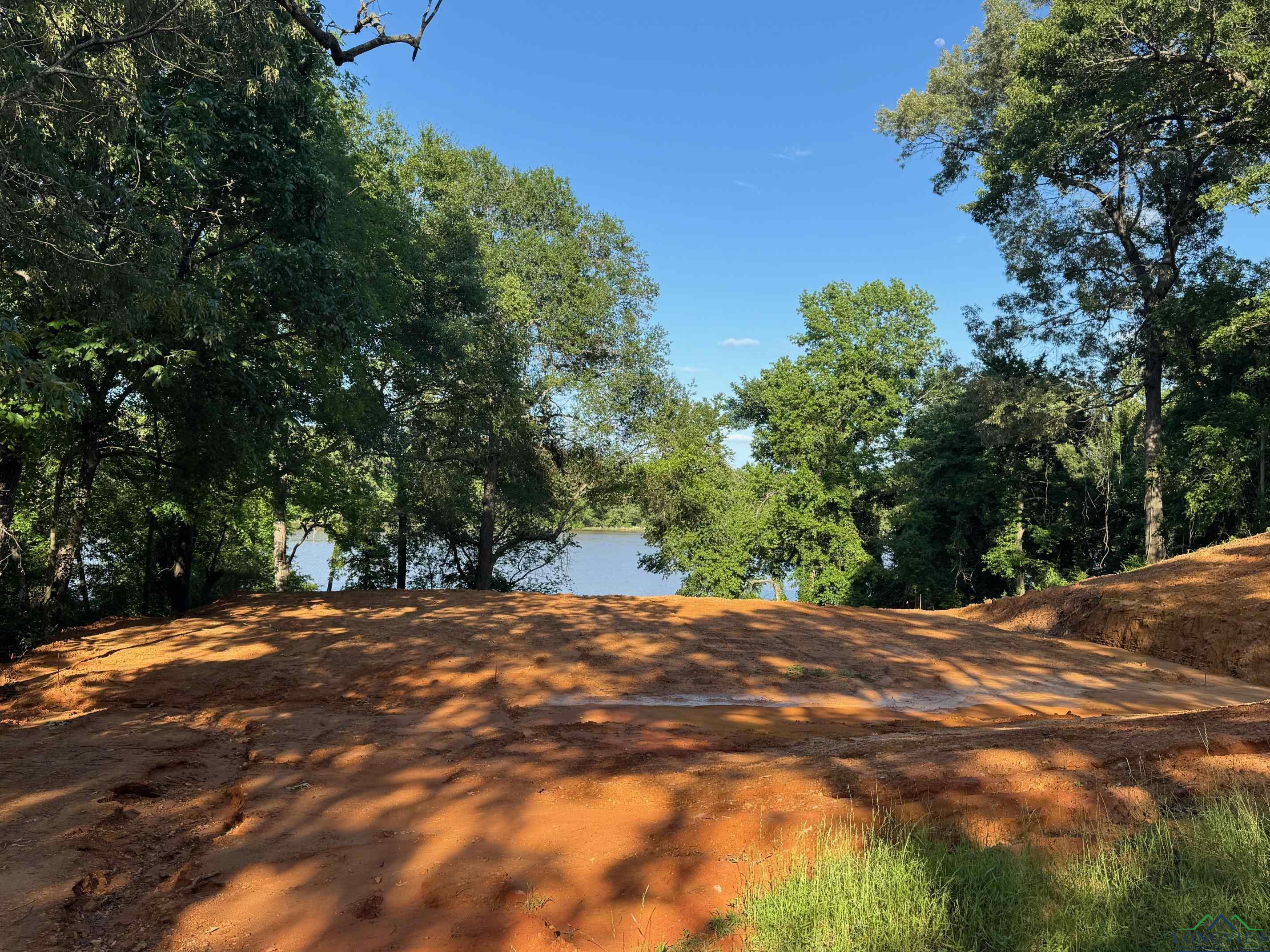 656 N Lake Dr, Gladewater, Texas image 1