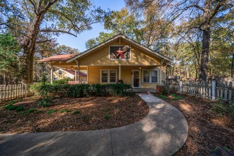 A home in Gladewater