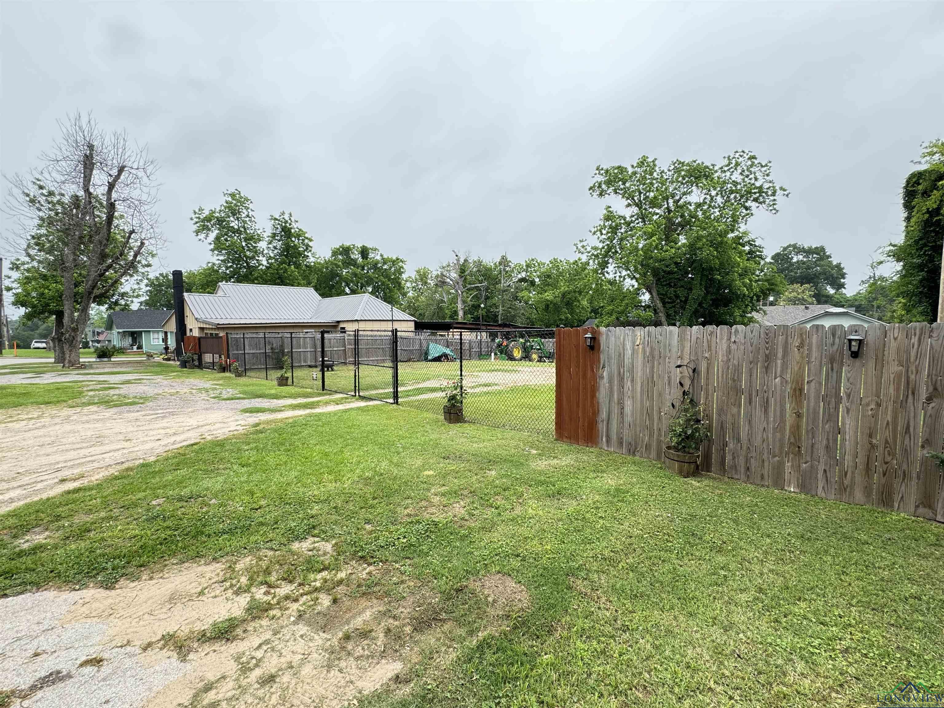 216 Rogers Street, Henderson, Texas image 8