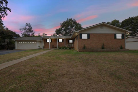 Homes For Sale - 2202 Clayton Lane<br/> Henderson, TX 75652