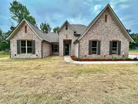 Homes For Sale - 215 Clara Ln<br/> Kilgore, TX 75662