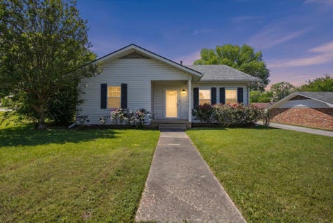 Homes For Sale - 1001 S Georgia Street<br/> Troup, TX 75789