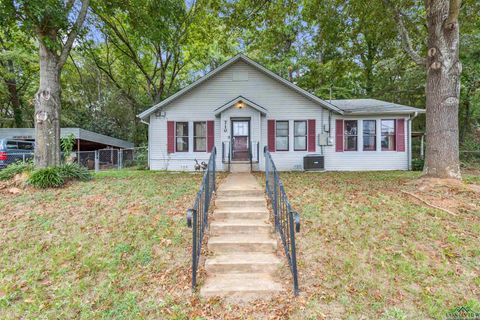 A home in Hughes Springs