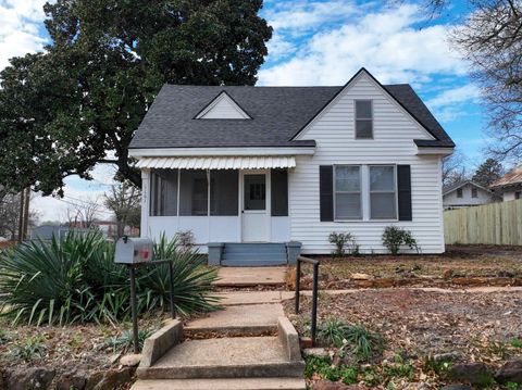 Homes For Sale - 1101 N Fulton St<br/> Harrison County, Marshall, TX 75670