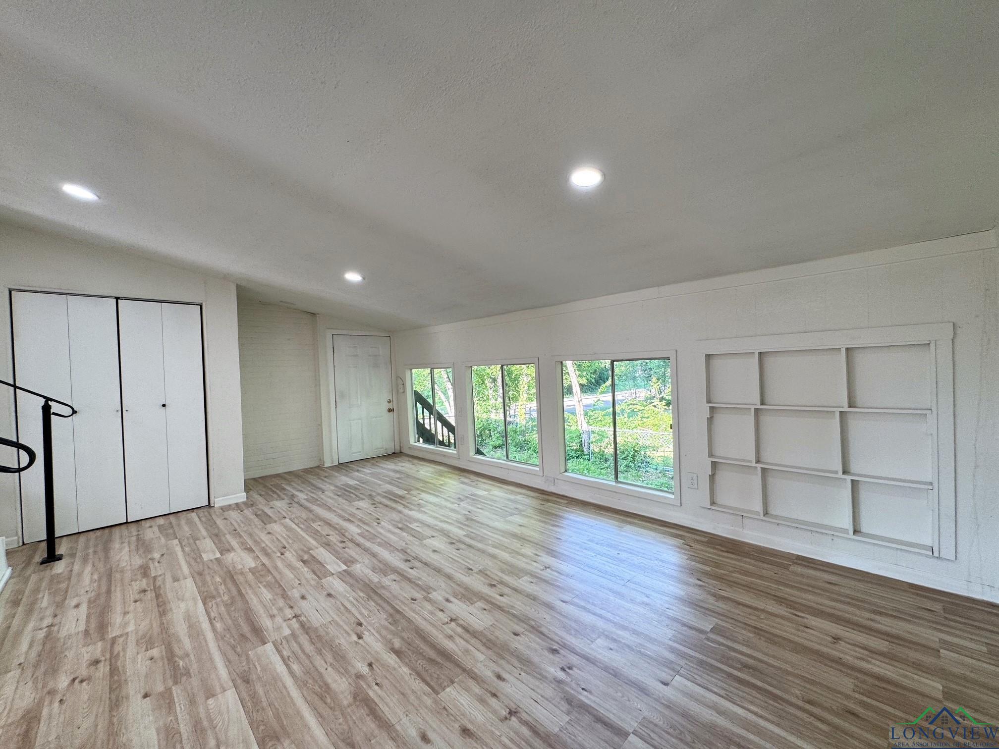 312 N Florey Street, Mount Pleasant, Texas image 9