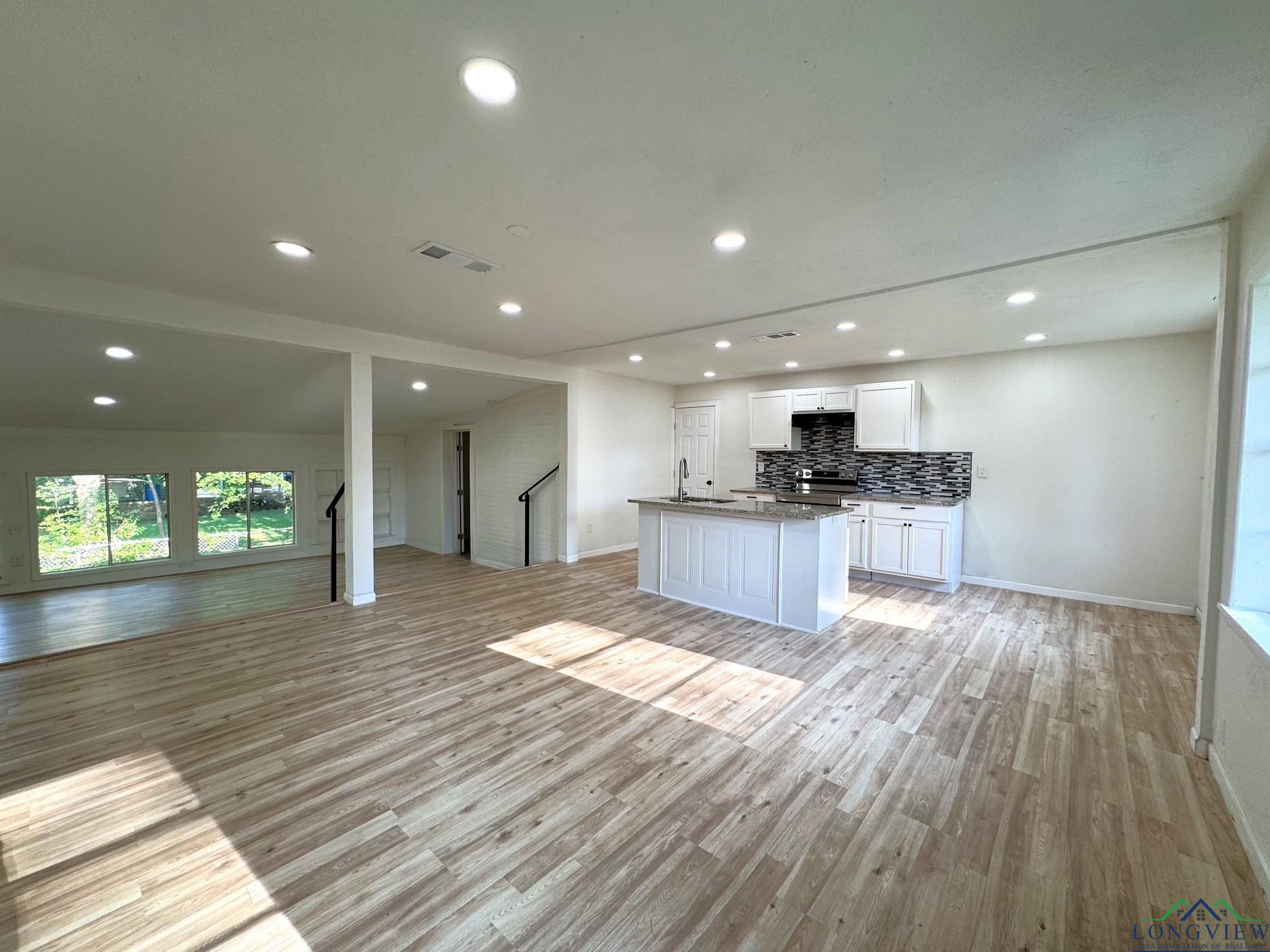 312 N Florey Street, Mount Pleasant, Texas image 3