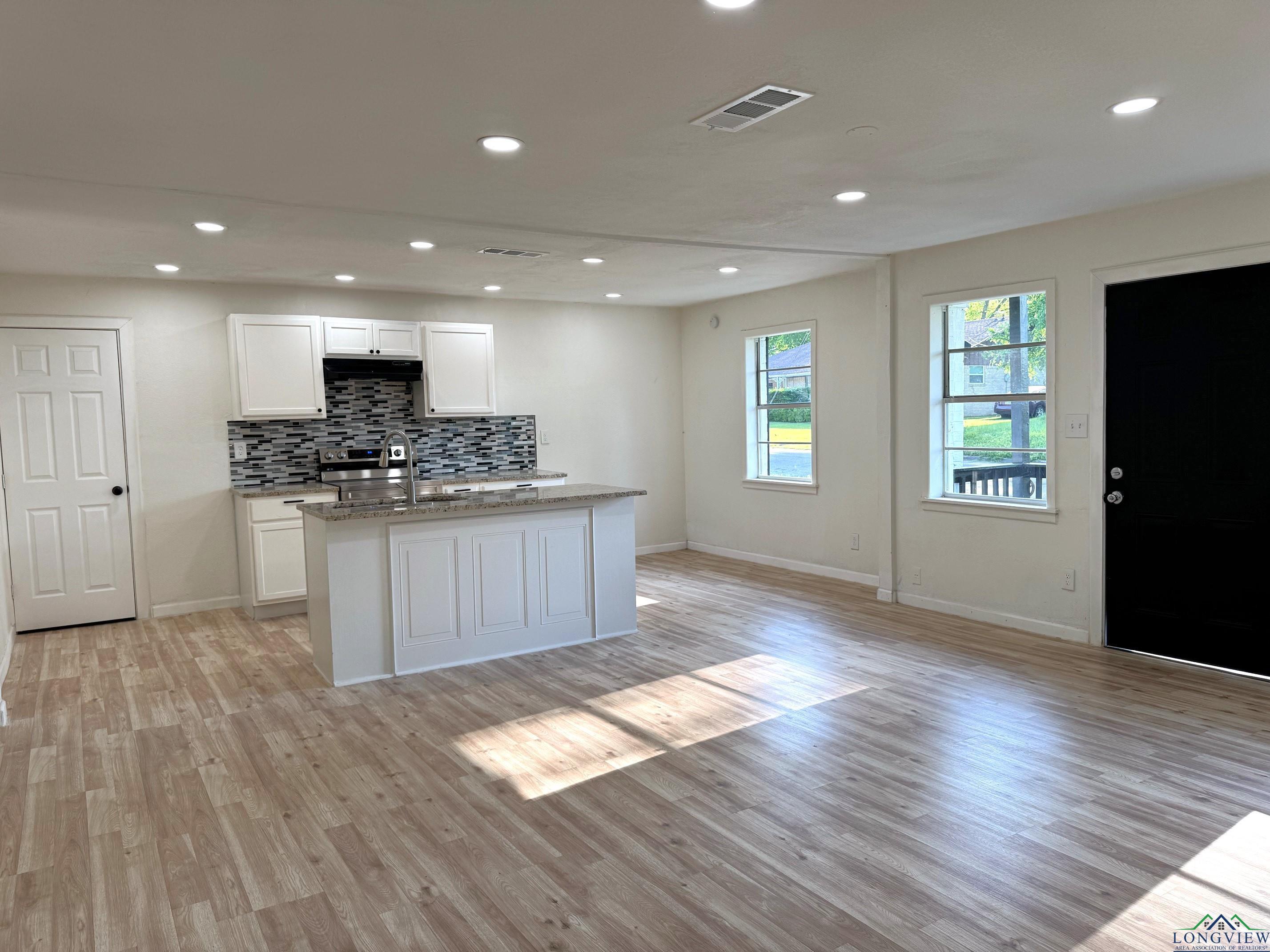 312 N Florey Street, Mount Pleasant, Texas image 4