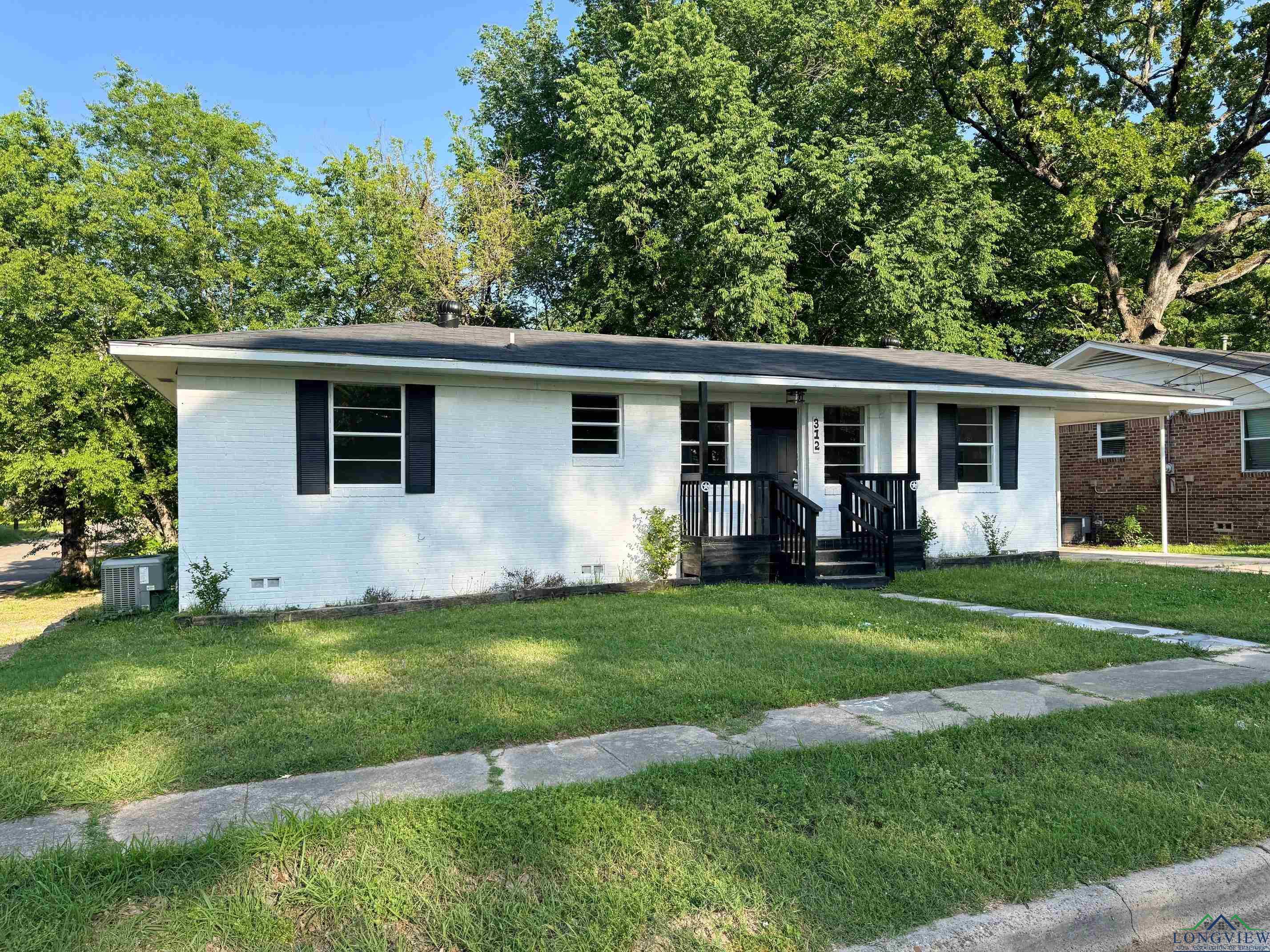 312 N Florey Street, Mount Pleasant, Texas image 2
