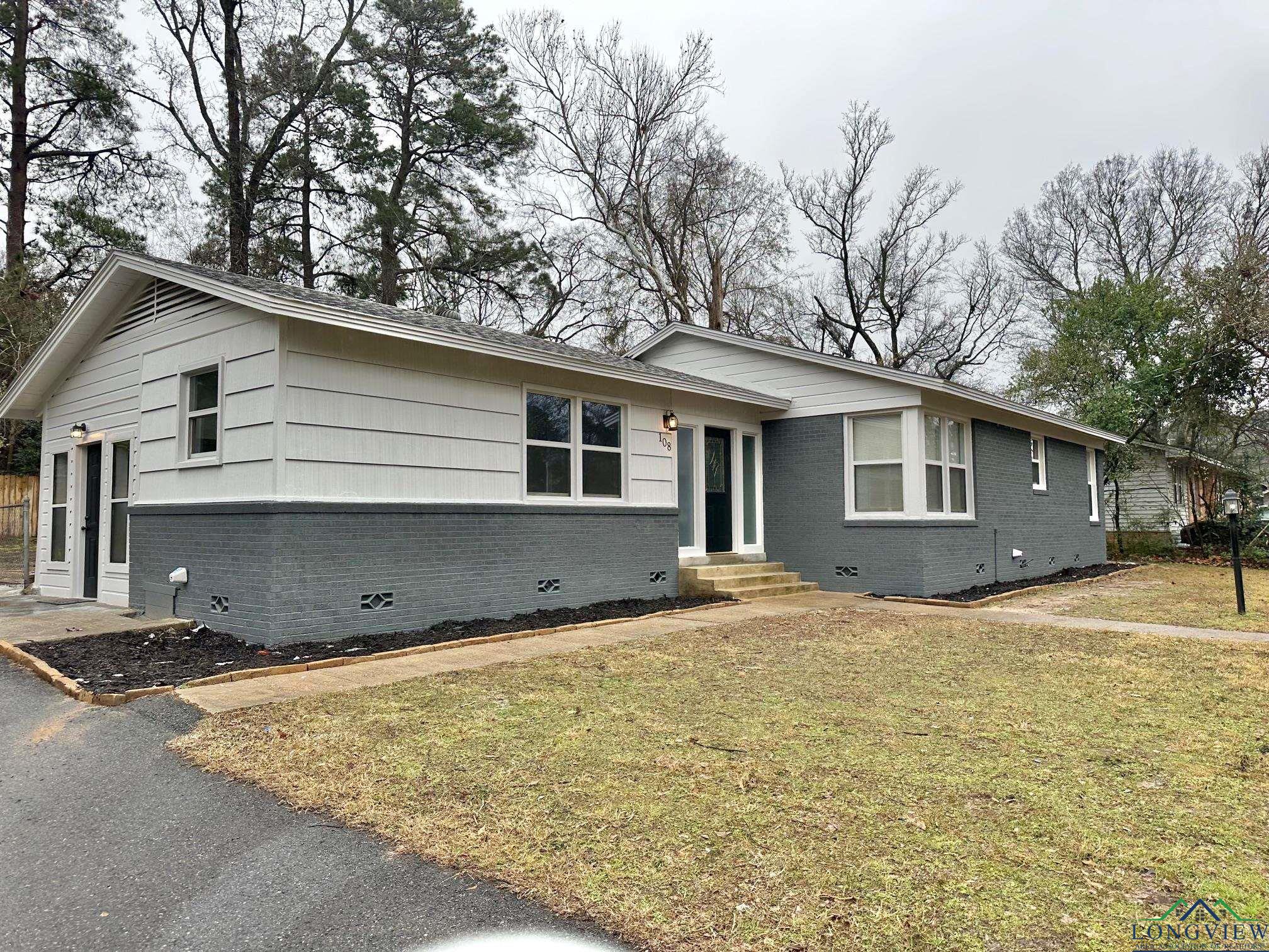 108 Carson Street, Marshall, Texas image 1