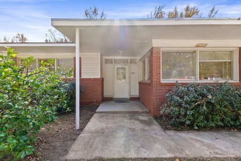 Homes For Sale - 1904 W Pinecrest Dr<br/> Harrison County, Marshall, TX 75670