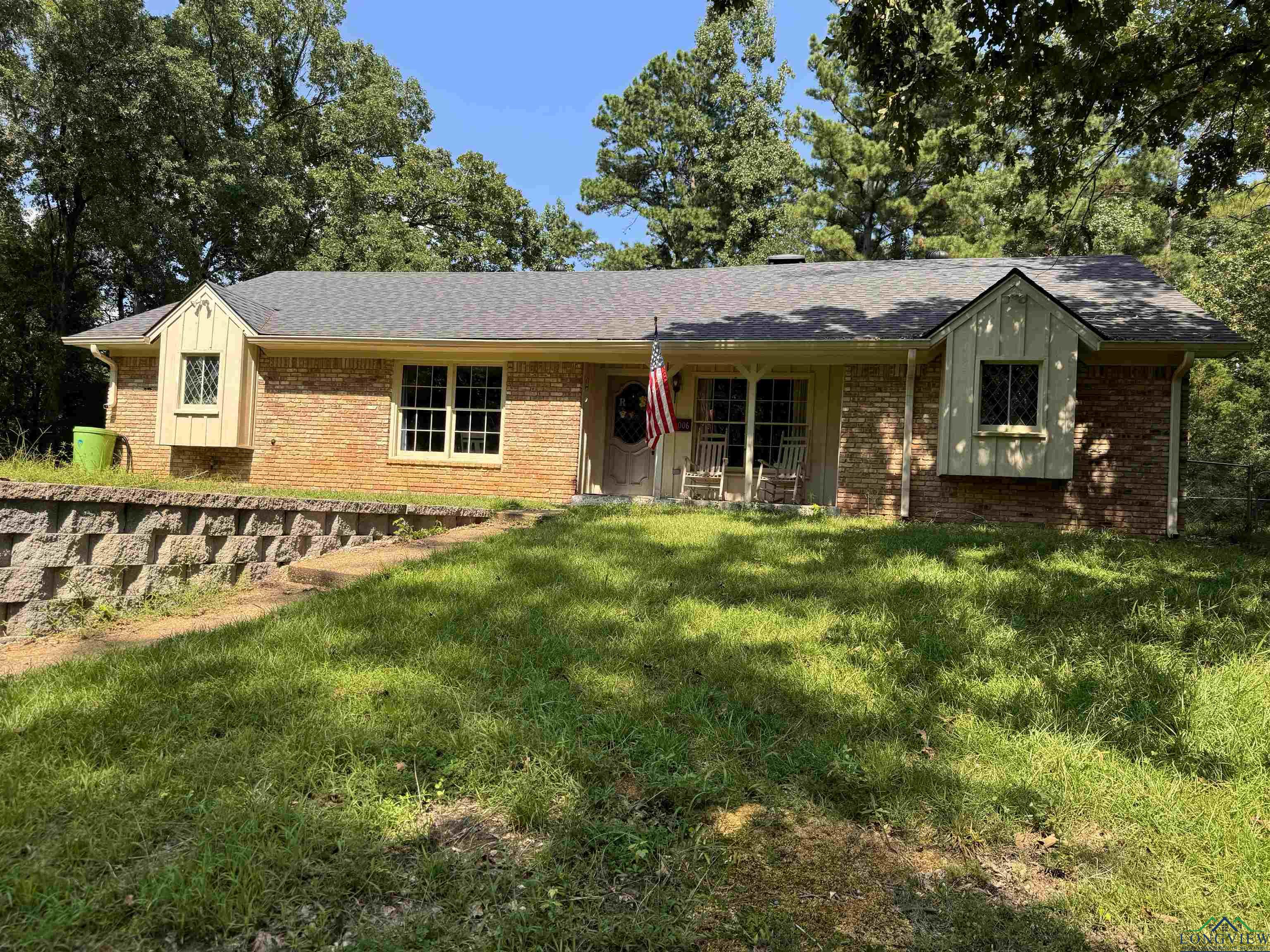 1006 E Lake Dr, Gladewater, Texas image 1