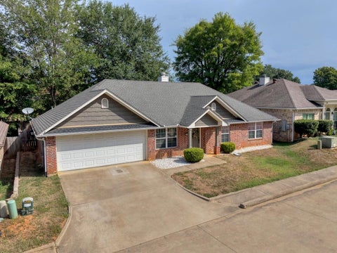 Homes For Sale - 905 Tristan Lane<br/> Longview, TX 75604