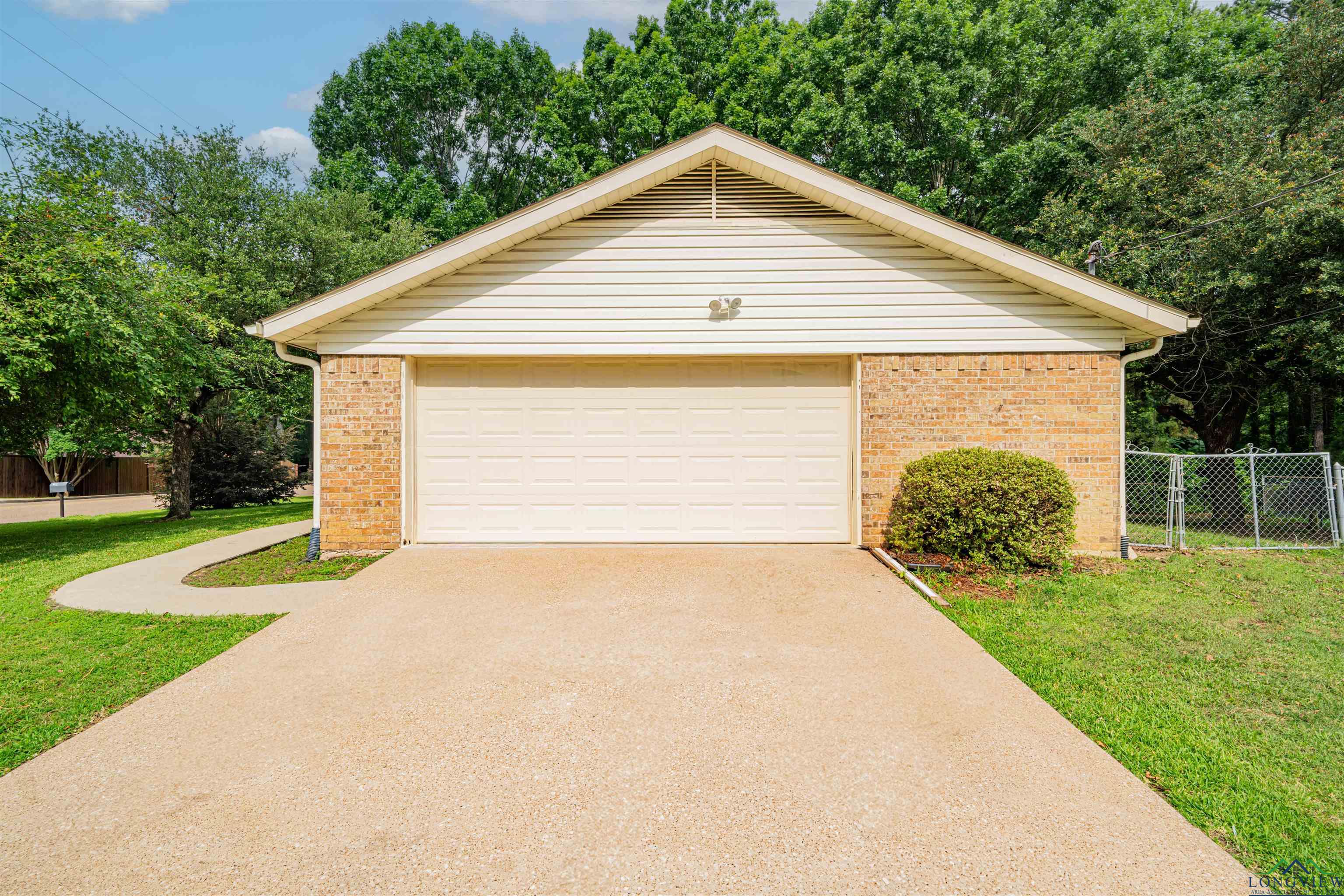 601 Delwood, Longview, Texas image 2