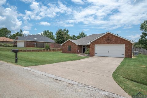 A home in Lindale