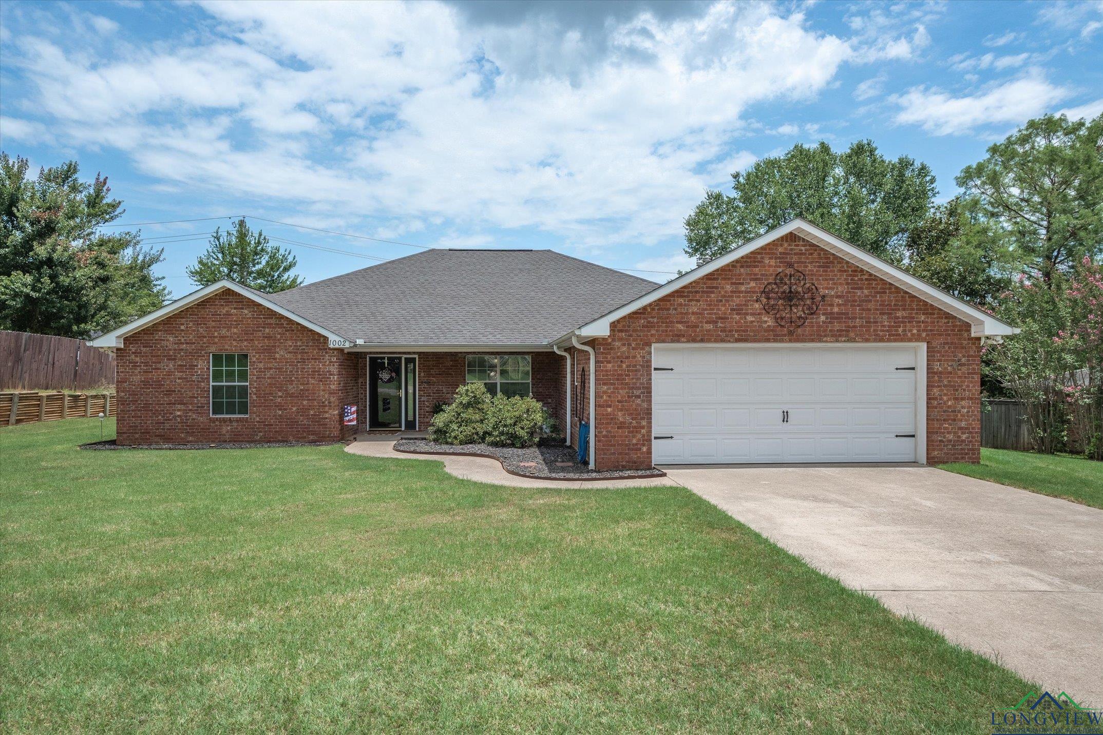 1002 Karen Dr, Lindale, Texas image 1