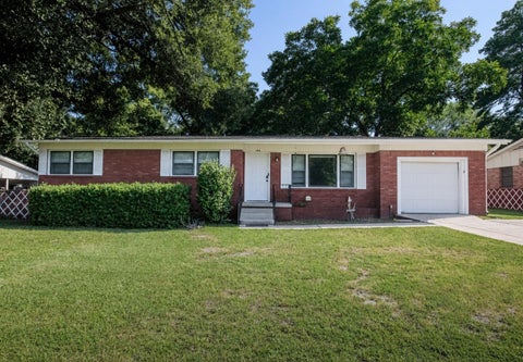 Homes For Sale - 106 E Carolanne Blvd<br/> Marshall, TX 75672