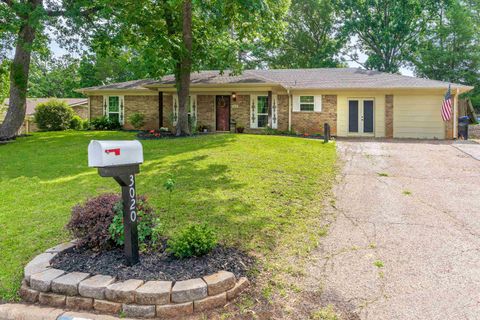 Homes For Sale - 3020 Evangeline St<br/> Longview, TX 75605