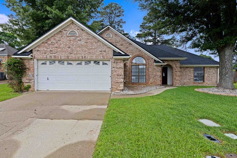 Homes For Sale - 211 Millstone Ln<br/> Longview, TX 75604