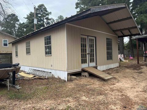 A home in Lone Star