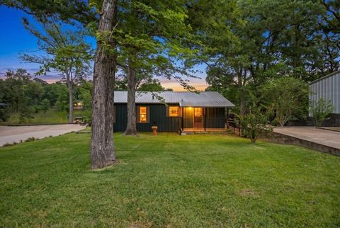 Homes For Sale - 325 Tangiers Rd<br/> Jefferson, TX 75657