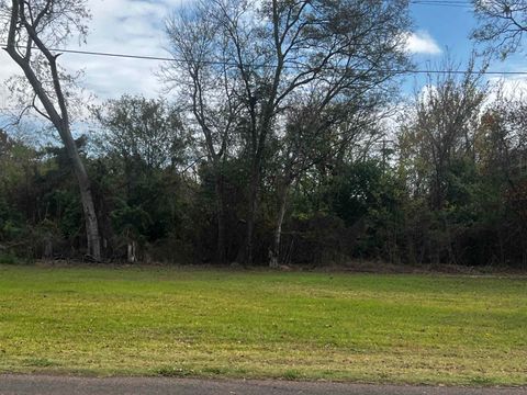 Vacant Land For Sale - 1901 E Cotton St<br/> Longview, TX 75602