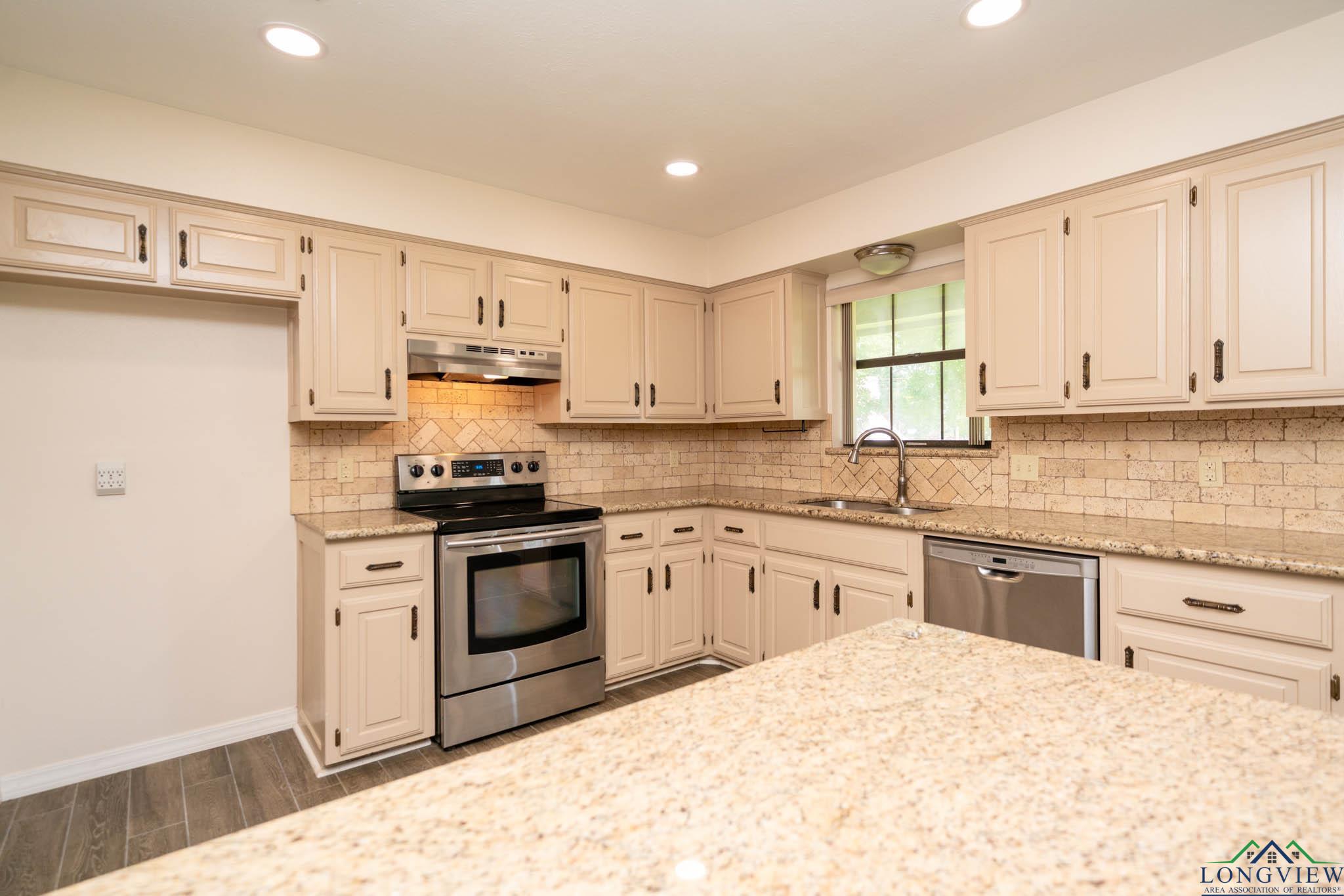 1800 N Shenandoah Court, Longview, Texas image 28