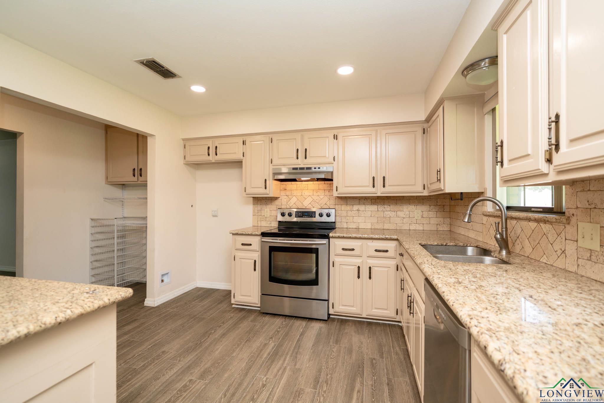 1800 N Shenandoah Court, Longview, Texas image 27