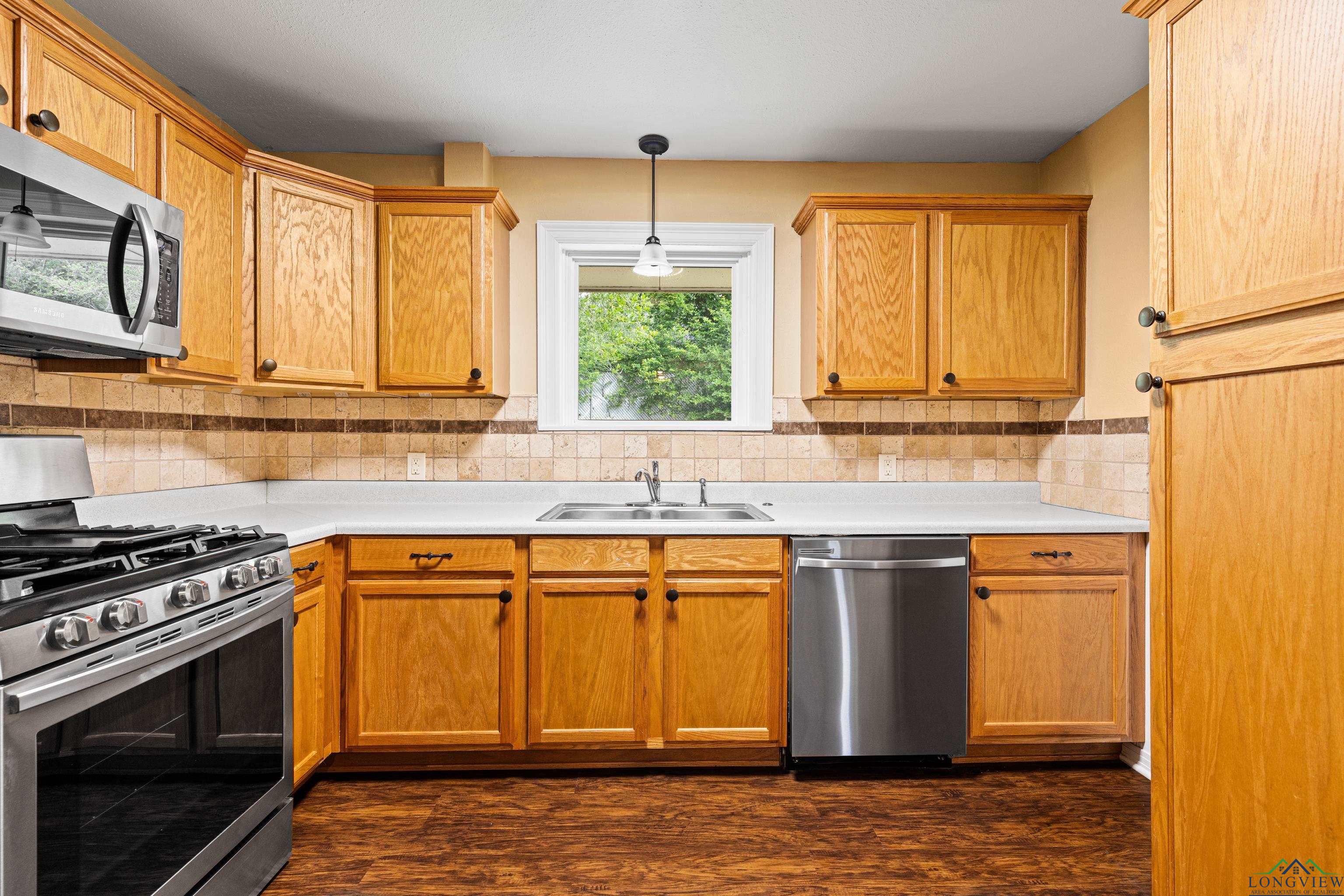 104 Country Club Drive, Longview, Texas image 17