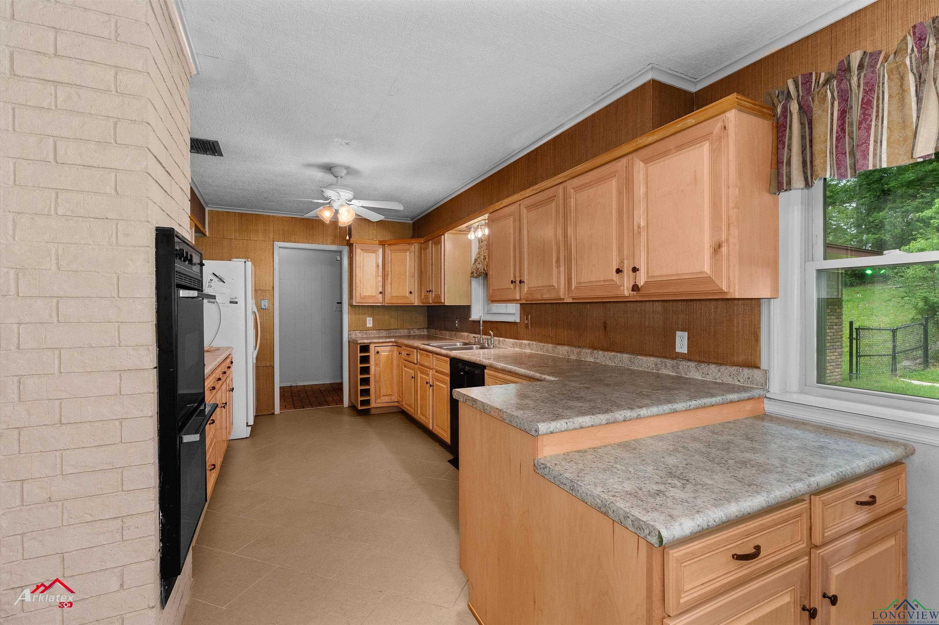 1320 Pinehill Drive, Jefferson, Texas image 13
