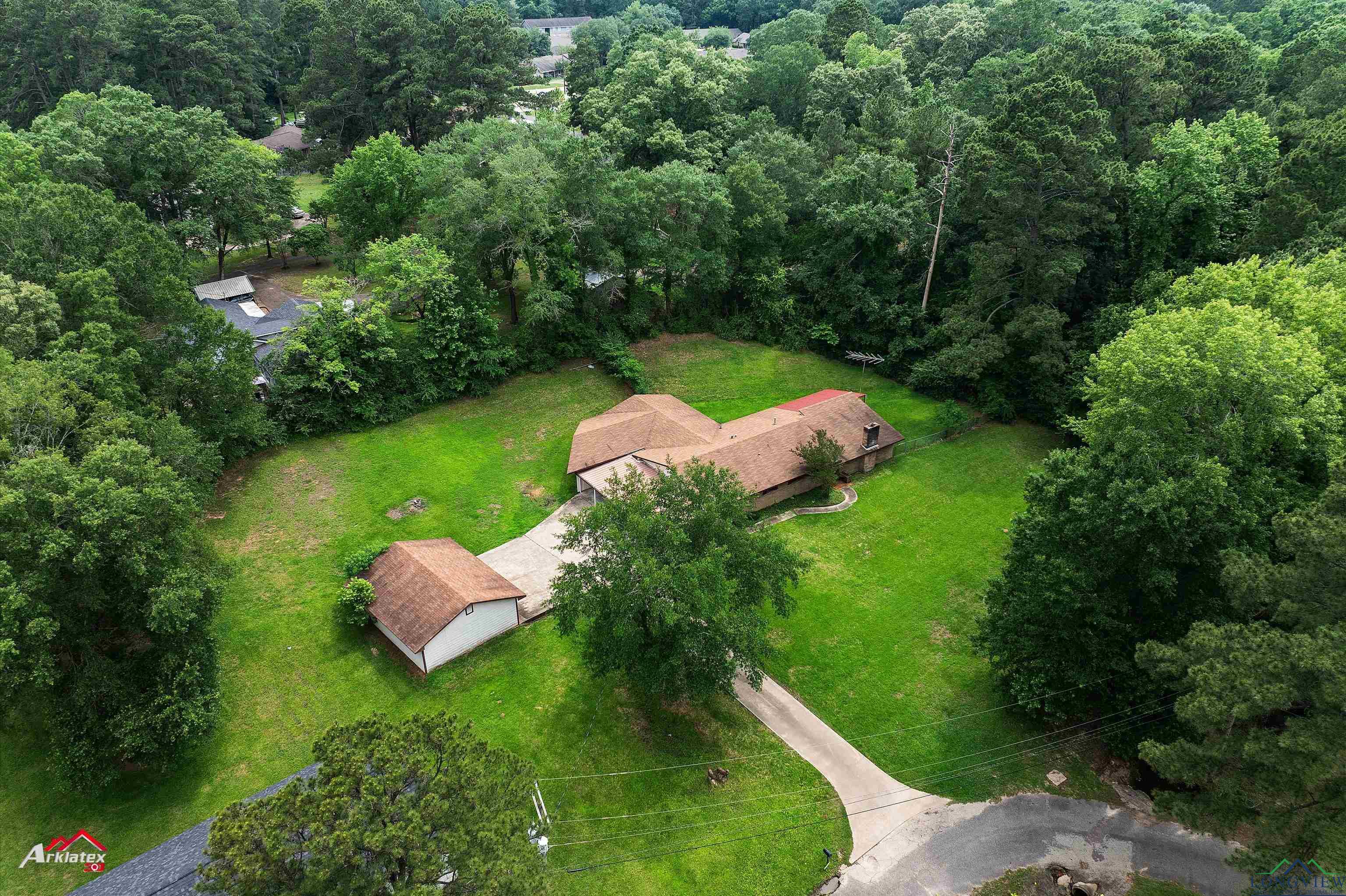 1320 Pinehill Drive, Jefferson, Texas image 2