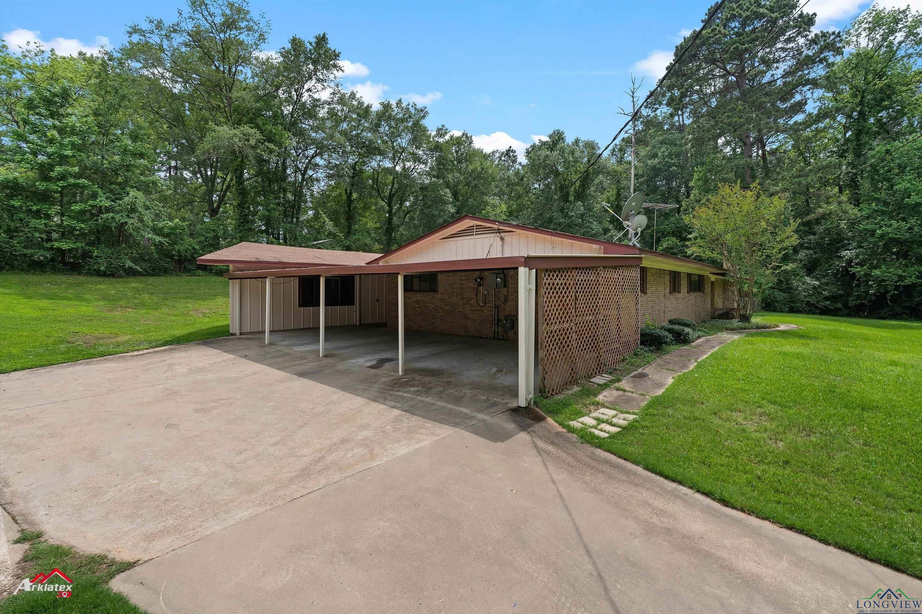 1320 Pinehill Drive, Jefferson, Texas image 4