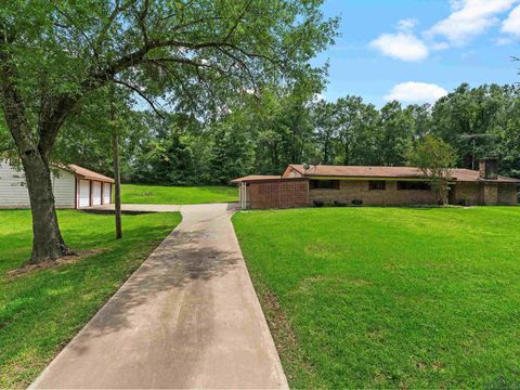 Homes For Sale - 1320 Pinehill Drive<br/> Jefferson, TX 75657