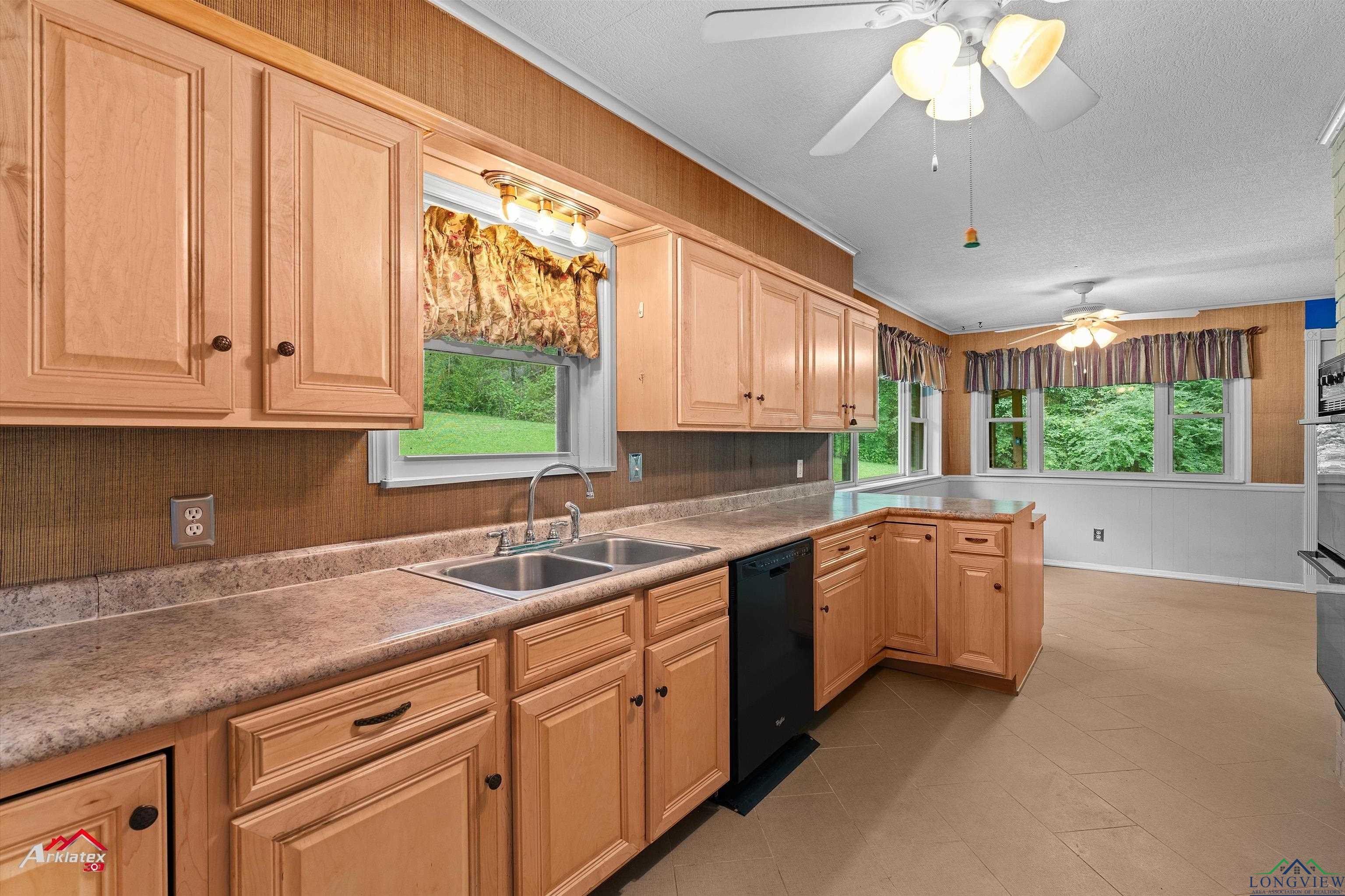 1320 Pinehill Drive, Jefferson, Texas image 14