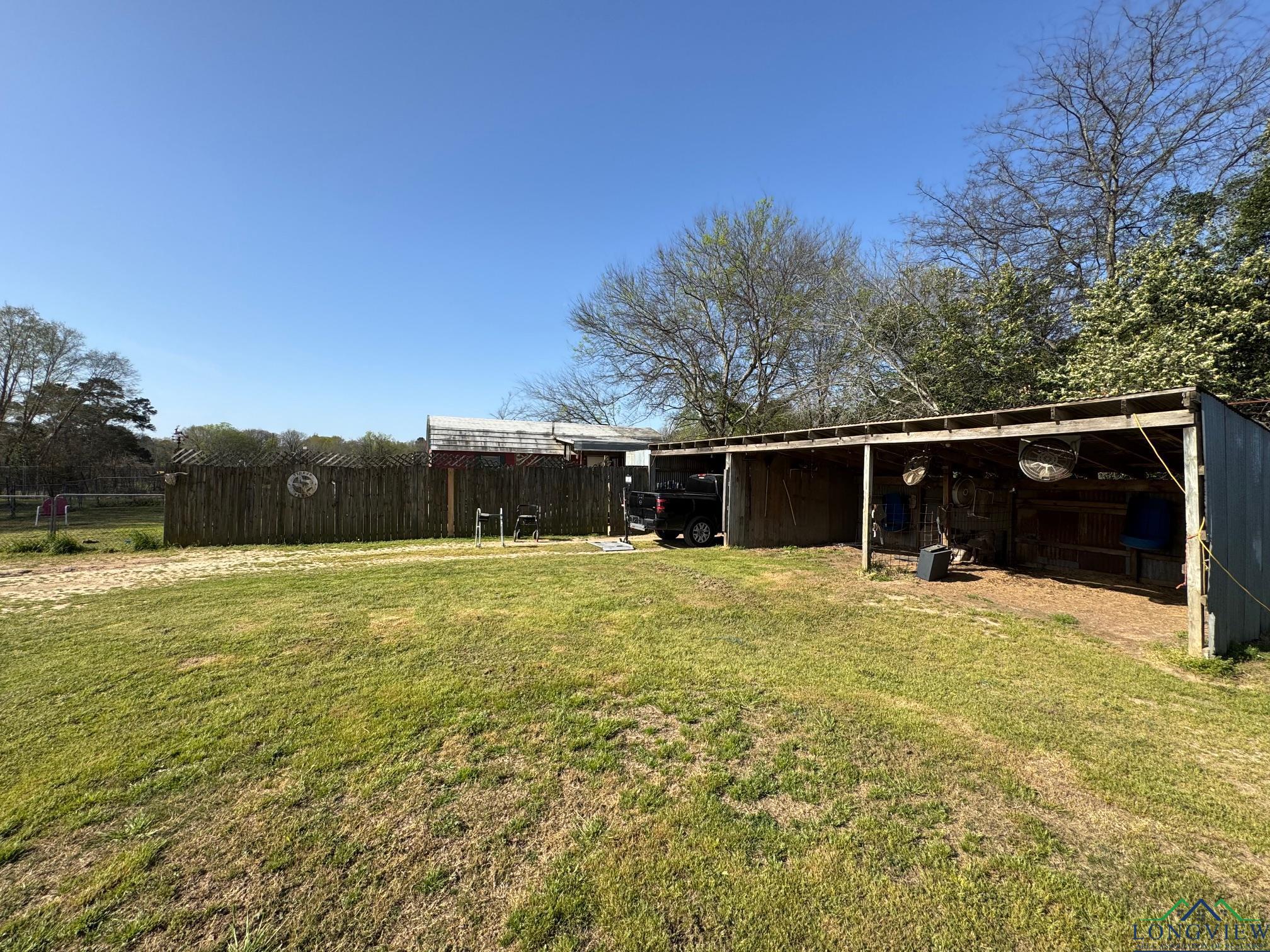 1829 W Gay Ave, Gladewater, Texas image 6