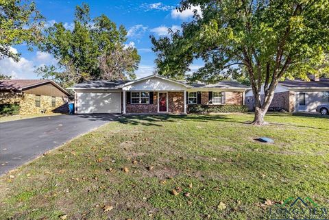 A home in Lindale