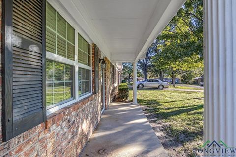 A home in Lindale