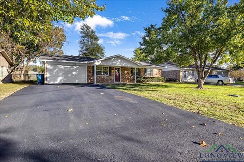 A home in Lindale