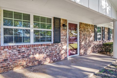 A home in Lindale