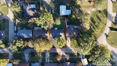 A home in Lindale