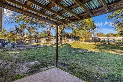 A home in Lindale