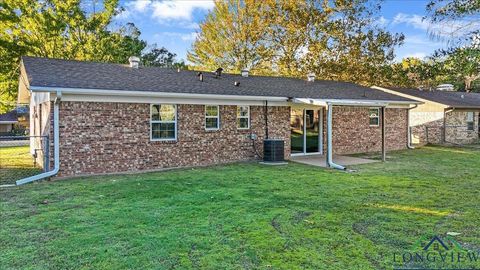 A home in Lindale