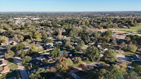 A home in Lindale